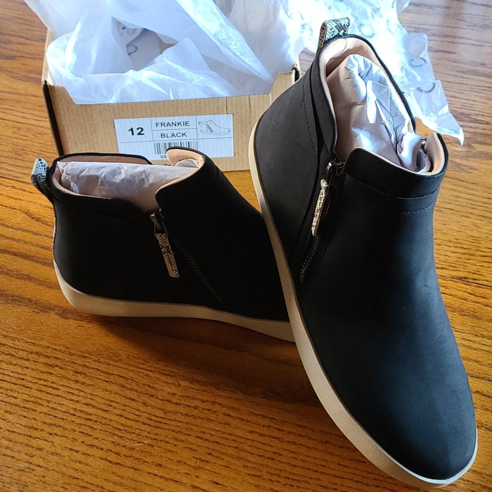 Black Journee Collection Frankie shoes size 12
